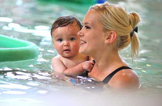 Adult and Child Lessons – The perfect introduction to the swimming pool!