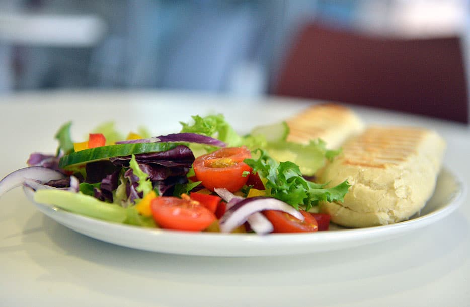 Restaurants: Our Top 5 Healthy Eating Hacks!